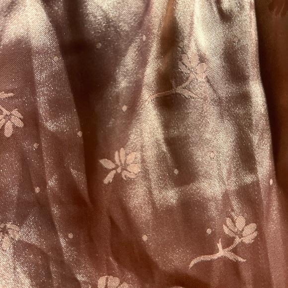 Rose Gold Crop Top🎀 - Picture 2 of 2